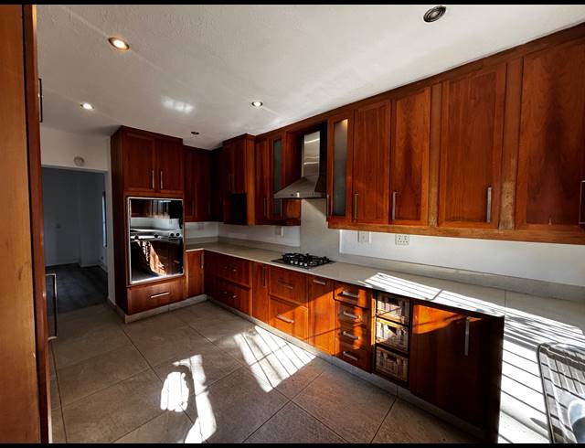4 BEDROOM APARTMENT FOR SALE IN MORNINGSIDE